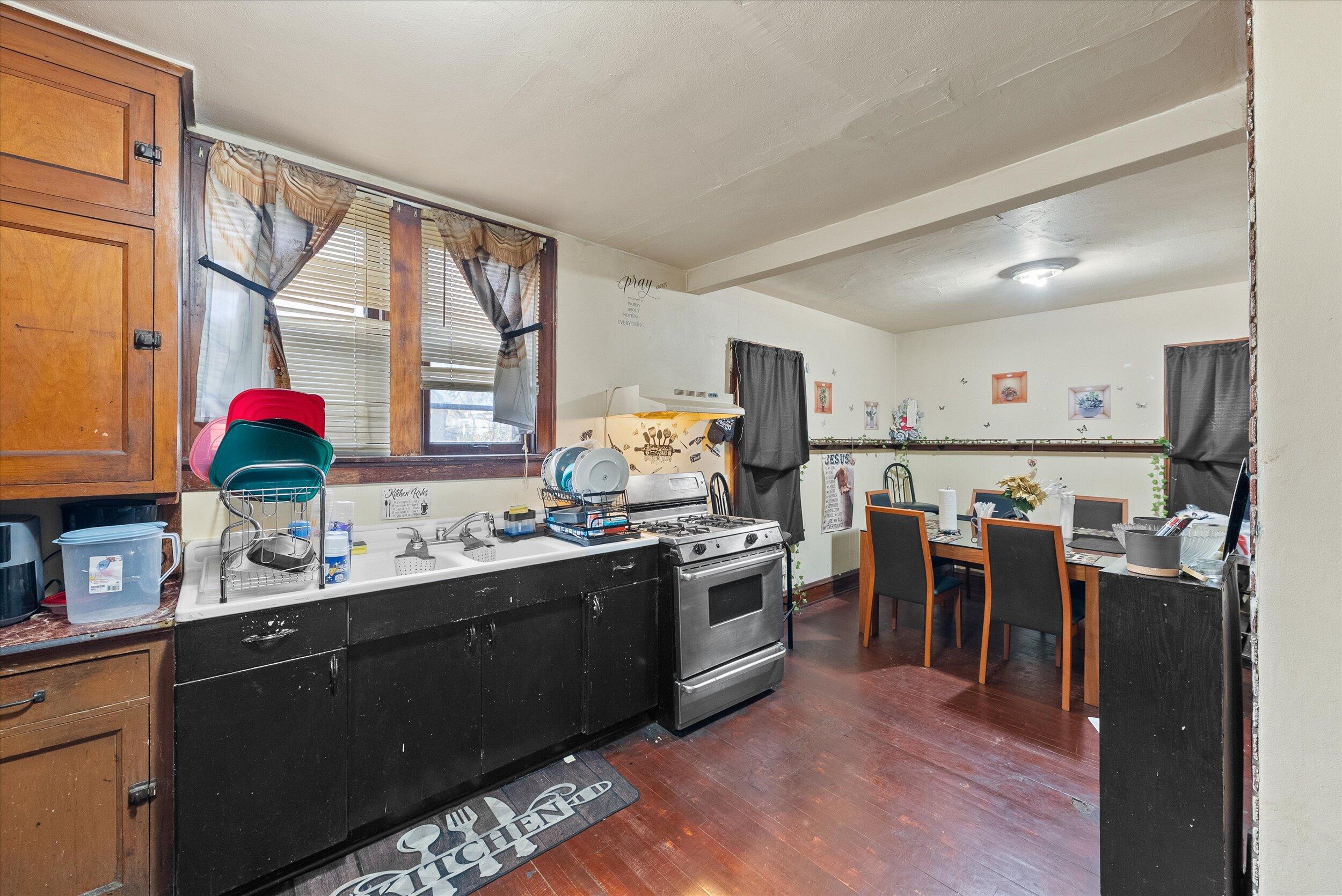 2419 North 53rd Street Milwaukee, WI 53210 - Photo 9 of 28 08-Kitchen