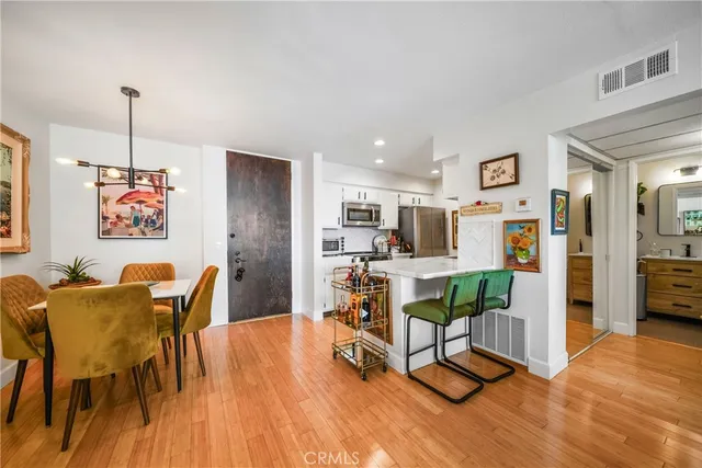 $579,000 | 1140 East Ocean Boulevard, Unit 220, Long Beach, CA 90802