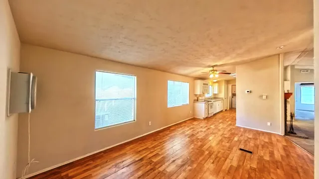 a view of empty room with window
