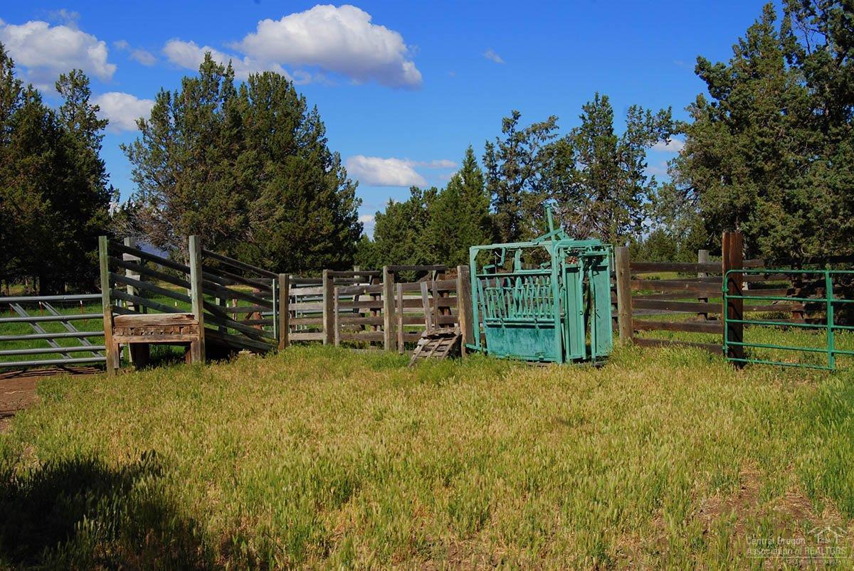 23450 Walker Road Bend, OR 97701 - Photo 20 of 23 Additional Photo
