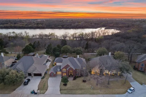 $1,175,000 | 1130 Cogburn Court, Shady Shores, TX 76208