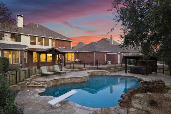 $1,095,000 | 1130 Cogburn Court, Shady Shores, TX 76208