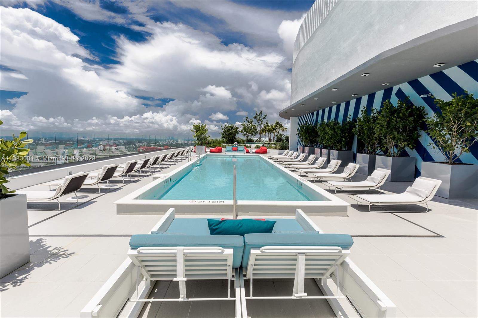 45 Southwest 9th Street, Unit 2207 Miami, FL 33130 - Photo 5 of 31 a view of a patio with a table and chairs