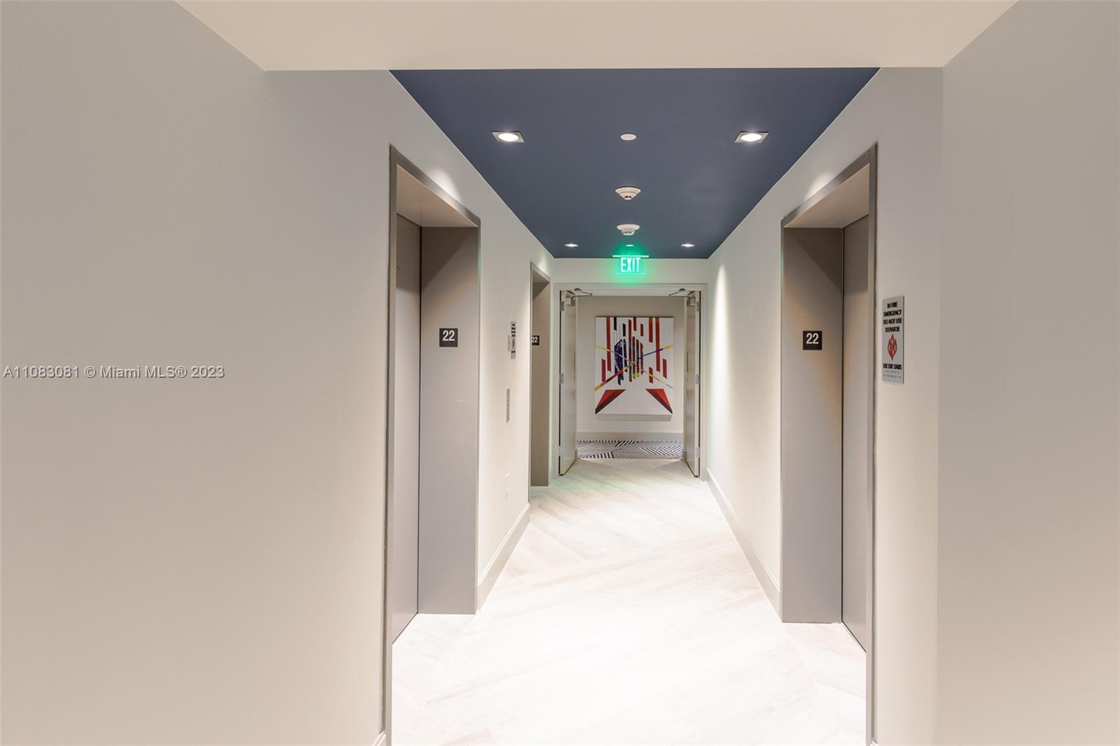 45 Southwest 9th Street, Unit 2207 Miami, FL 33130 - Photo 6 of 31 a view of a hallway with a livingroom and a hallway