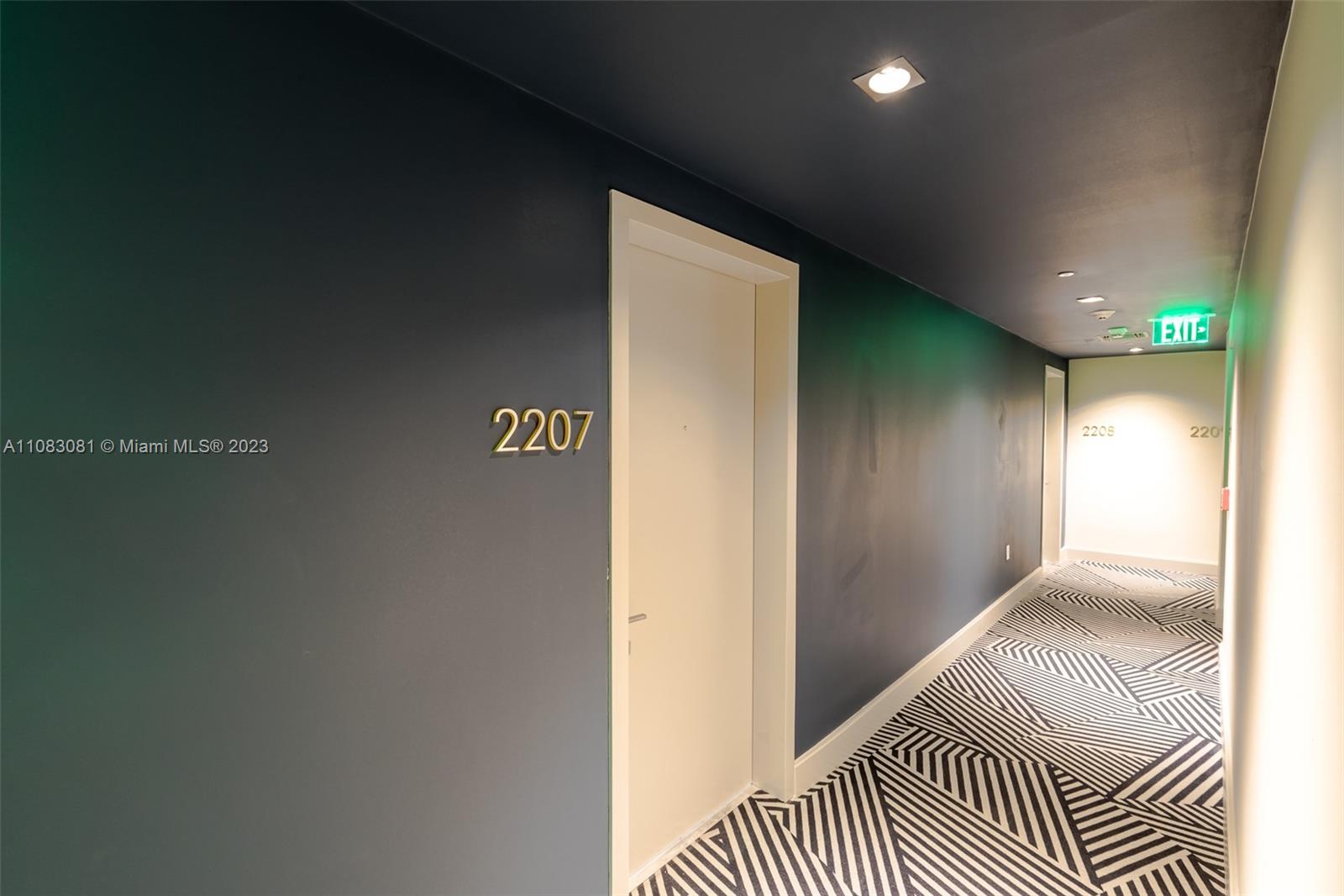 45 Southwest 9th Street, Unit 2207 Miami, FL 33130 - Photo 7 of 31 a view of a hallway