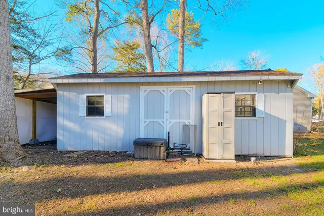 a view of a house with a large tree