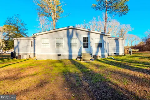 a view of an house with swimming pool and a yard