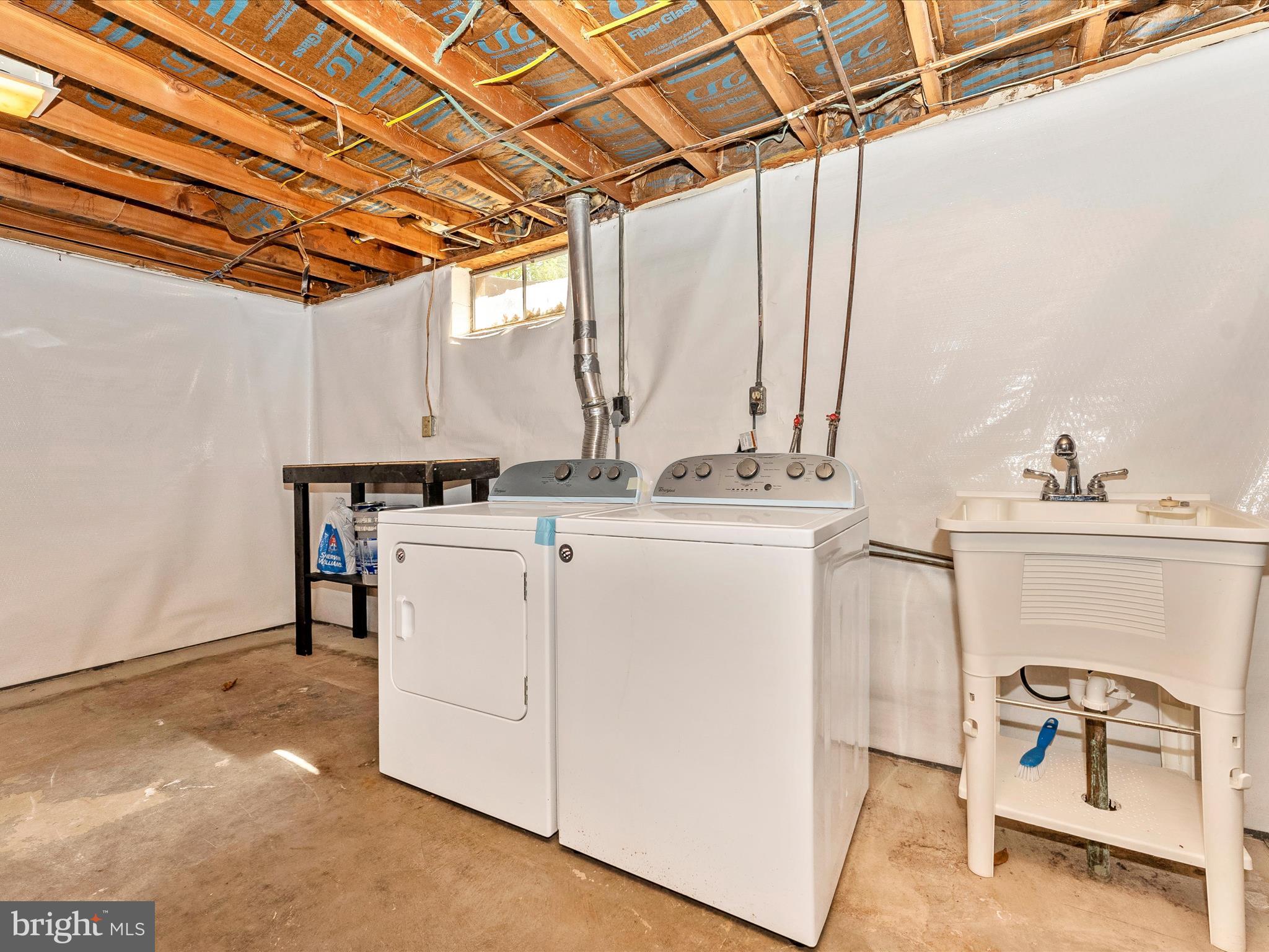 2833 Roderick Road Frederick, MD 21704 - Photo 33 of 41 a utility room with dryer and washer