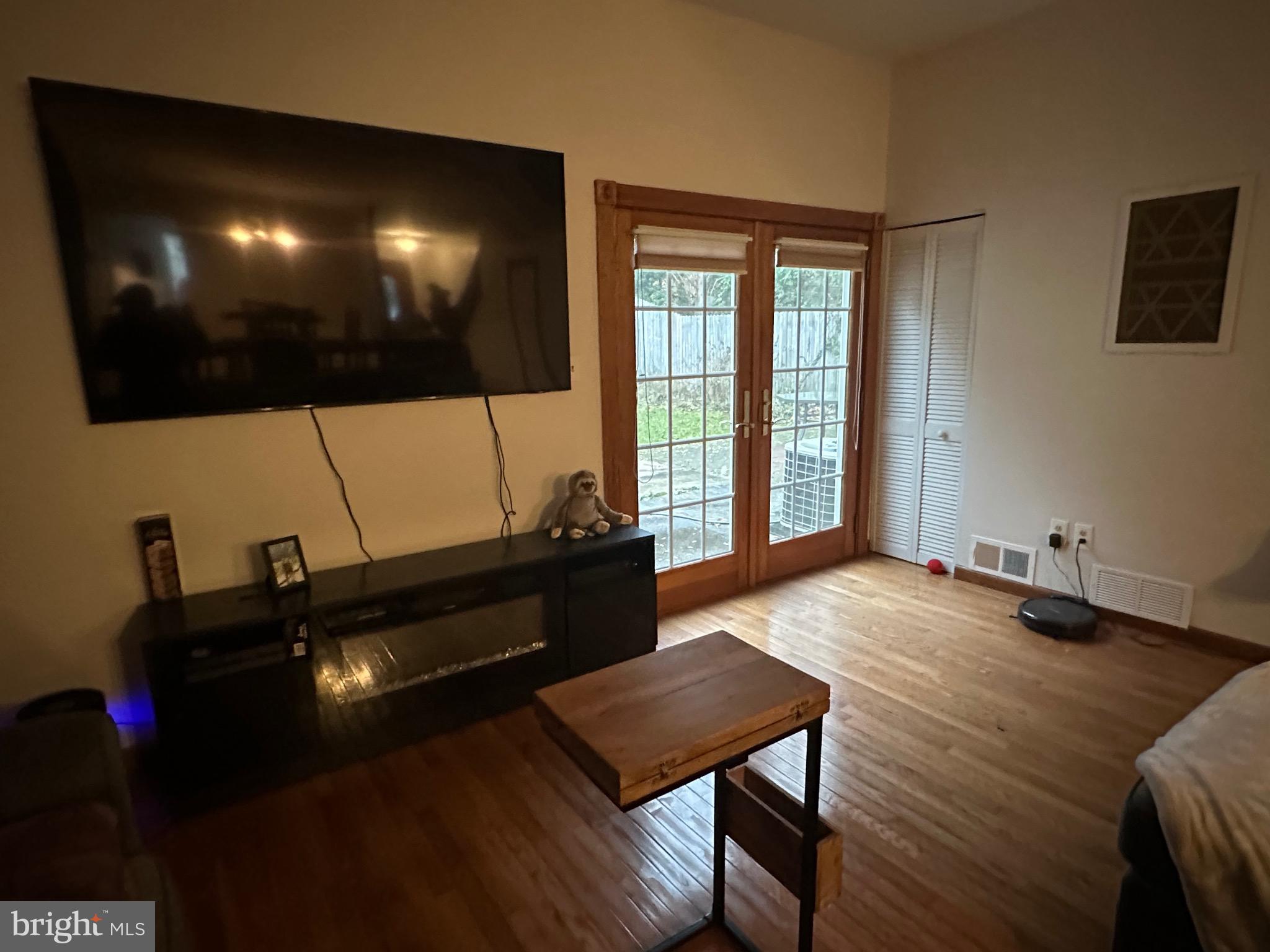 1338 Fox Run Reading, PA 19606 - Photo 9 of 21 a living room with furniture and a flat screen tv