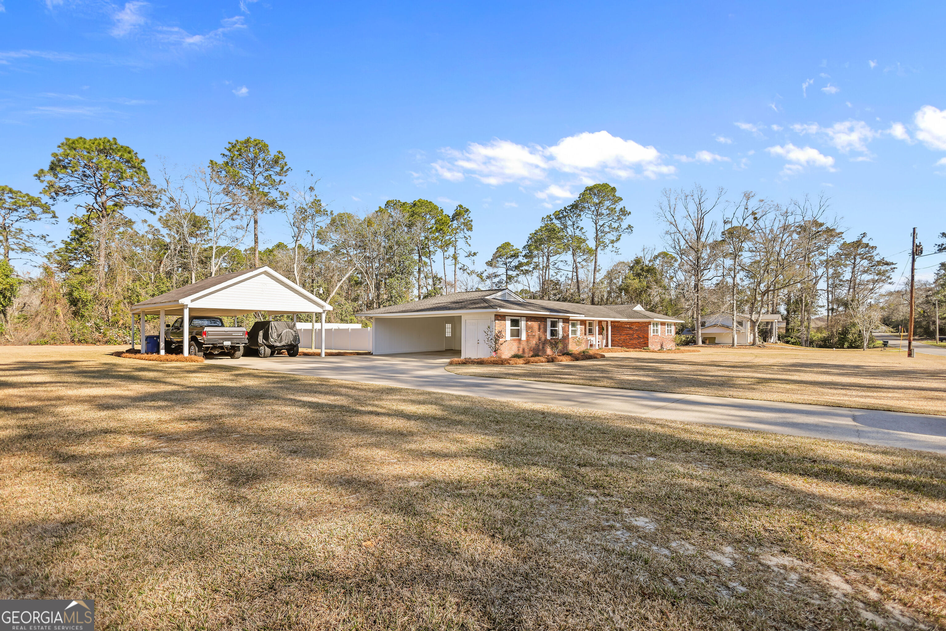 548 South 5th Street Jesup, GA 31545 - Photo 2 of 45 a view of a white house with a big yard and large trees