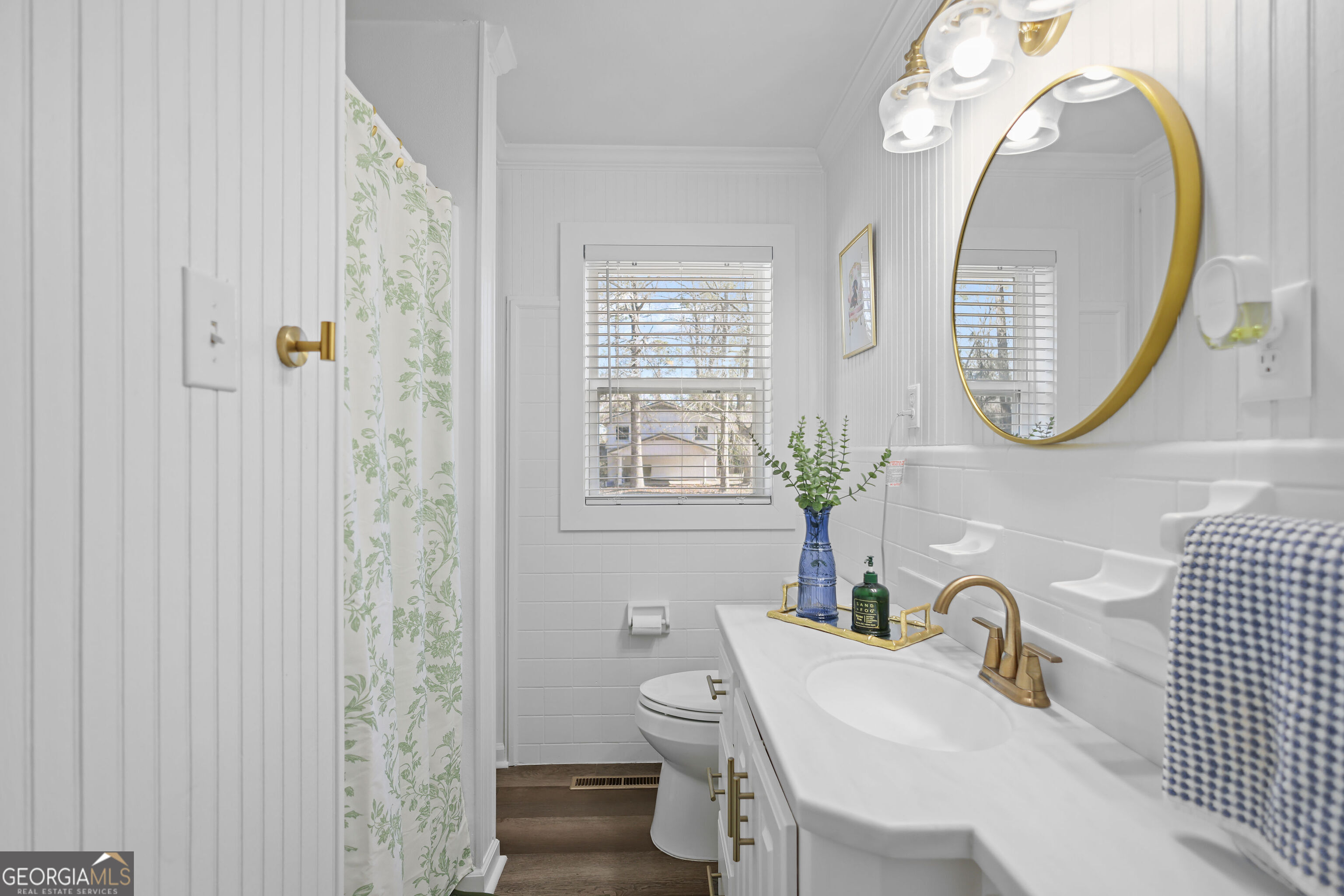548 South 5th Street Jesup, GA 31545 - Photo 25 of 45 a bathroom with a sink a toilet and a mirror