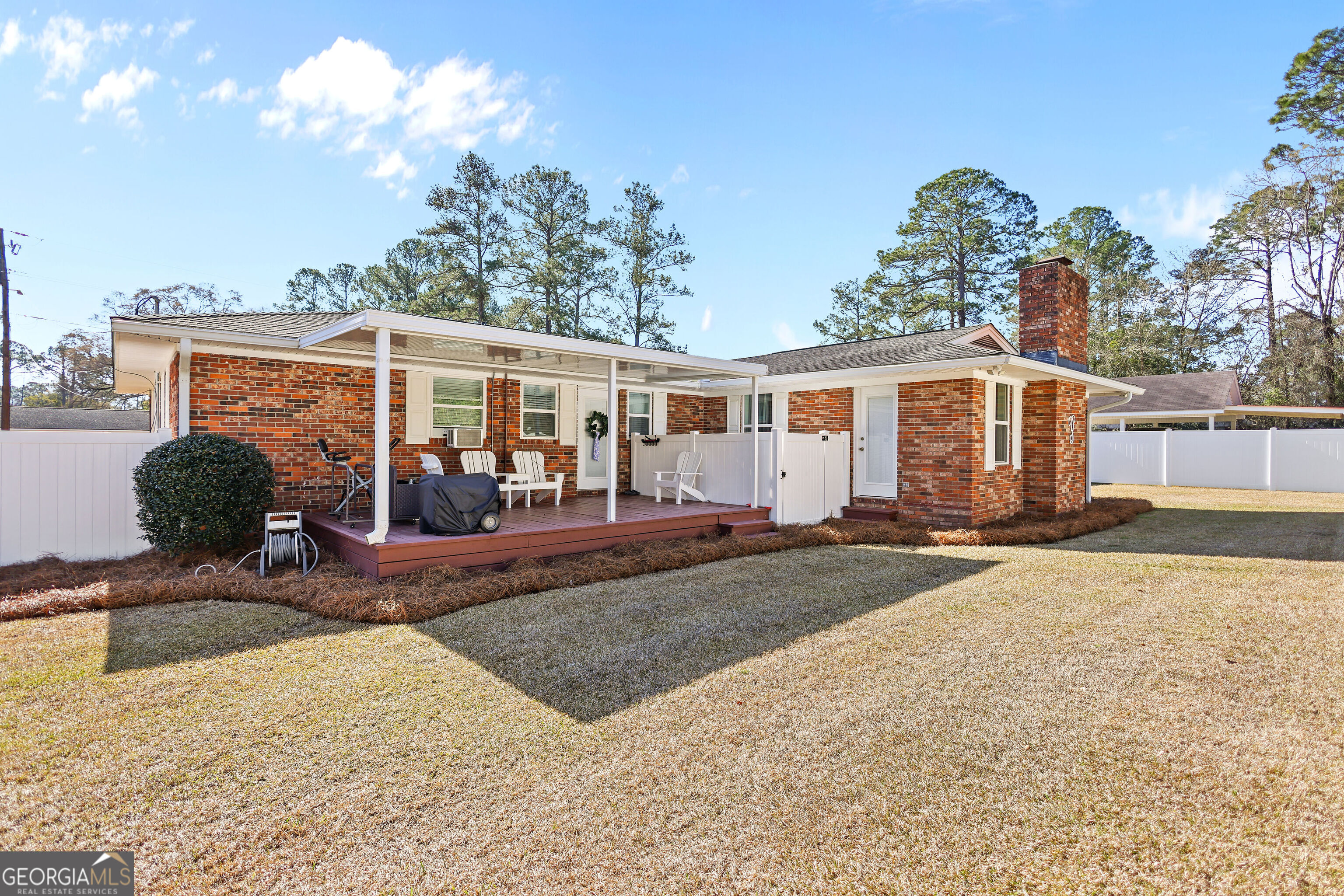 548 South 5th Street Jesup, GA 31545 - Photo 28 of 45 a view of a house with backyard and sitting area