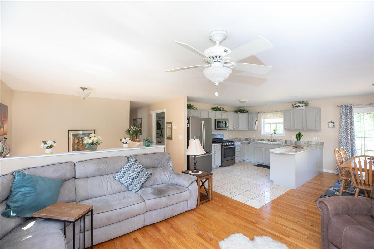 31 Jays Way Hampden, ME 04444 - Photo 18 of 36 18-20250719-0035