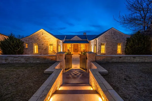 $2,495,000 | 705 West Creek Street, Fredericksburg, TX 78624