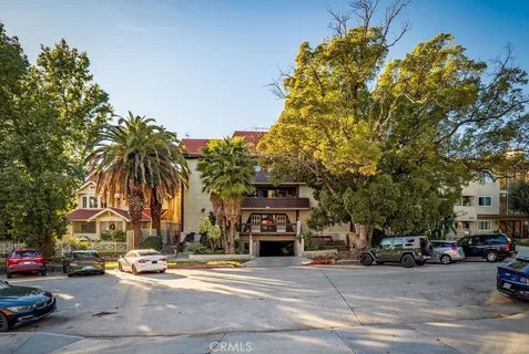 $5,300,000 | 1825 North Gramercy Place, Los Angeles, CA 90028