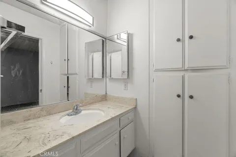 $5,300,000 | 1825 North Gramercy Place, Los Angeles, CA 90028