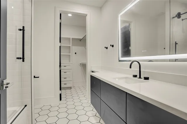 $2,099,999 | 1906 West 14th Street, Houston, TX 77008