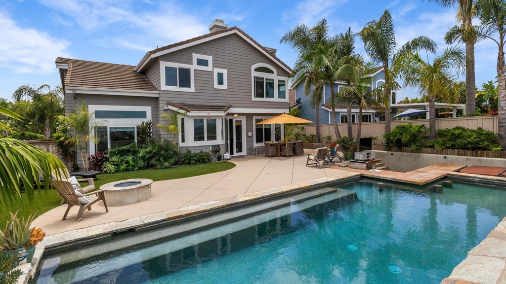 a house view with a outdoor space