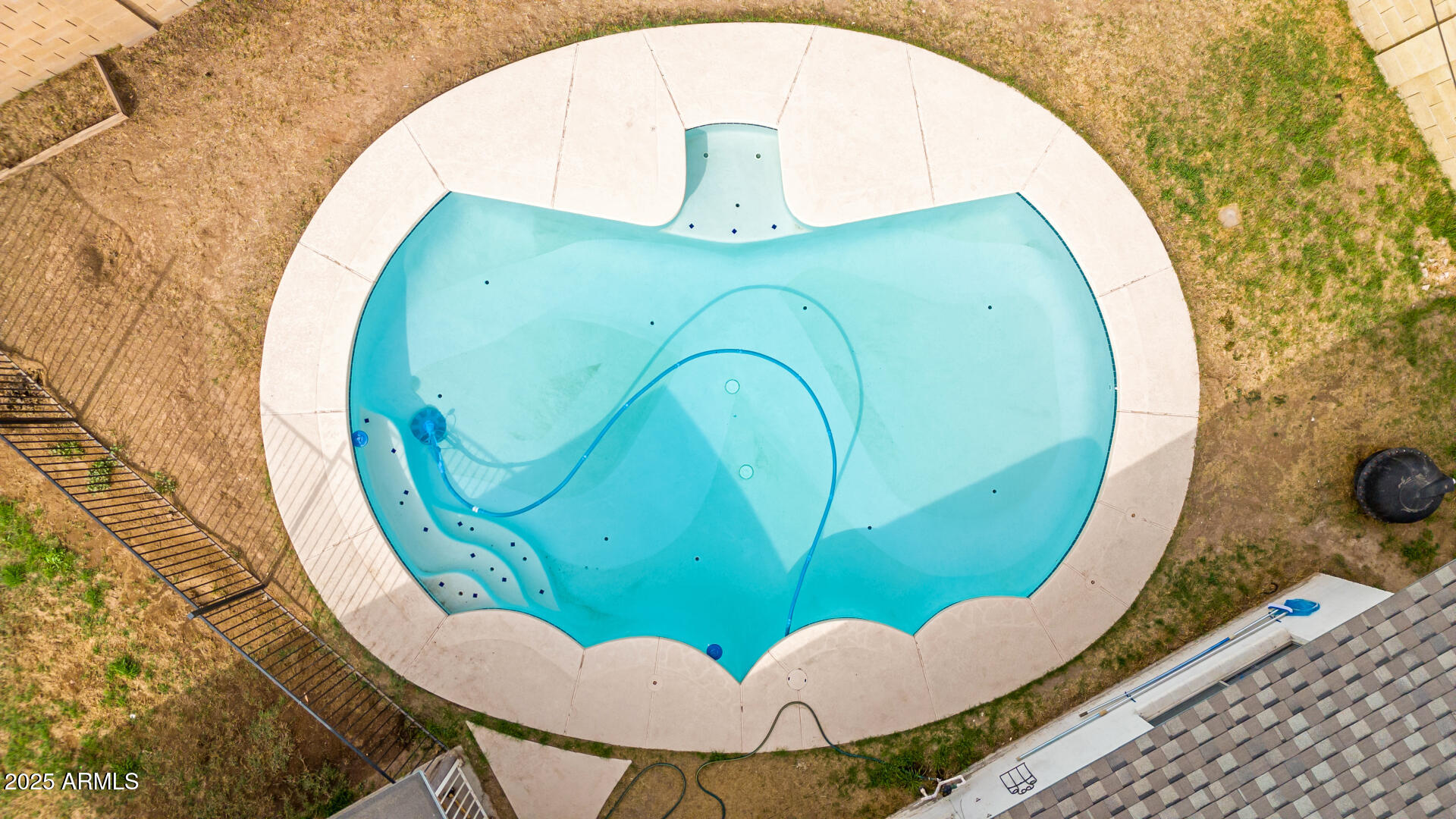 8536 North 42nd Drive Phoenix, AZ 85051 - Photo 2 of 39 a view of entryway