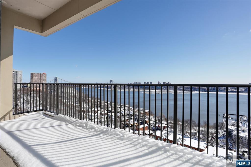 3 Horizon Road, Unit 1432 Fort Lee, NJ 07024 - Photo 18 of 49 a balcony with wooden floor