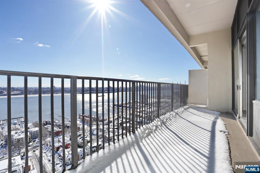 3 Horizon Road, Unit 1432 Fort Lee, NJ 07024 - Photo 21 of 49 a view of bedroom with wooden floor