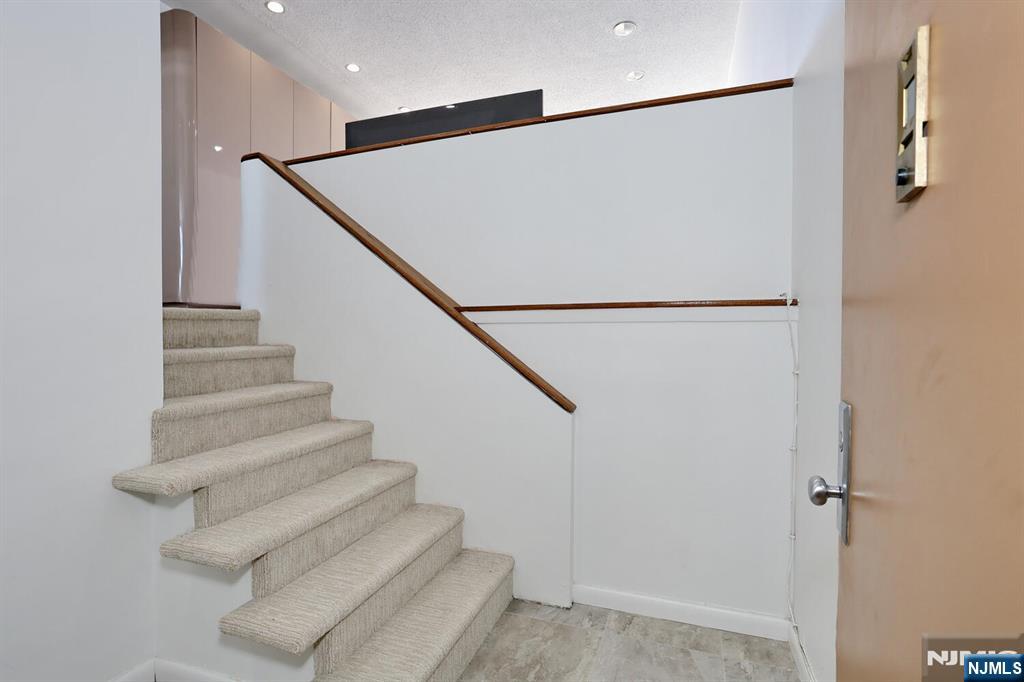 3 Horizon Road, Unit 1432 Fort Lee, NJ 07024 - Photo 4 of 49