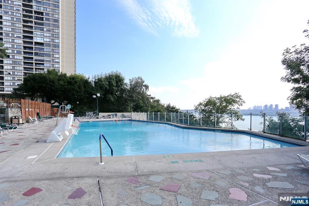 3 Horizon Road, Unit 1432 Fort Lee, NJ 07024 - Photo 45 of 49 a view of a terrace view