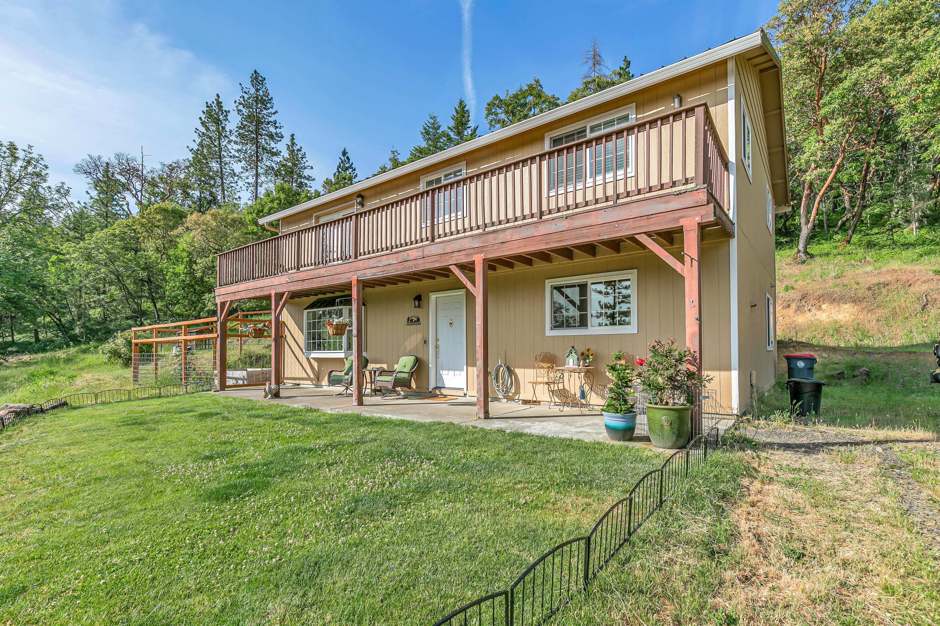 505 Wren Ridge Drive Eagle Point, OR 97524 - Photo 6 of 49 06
