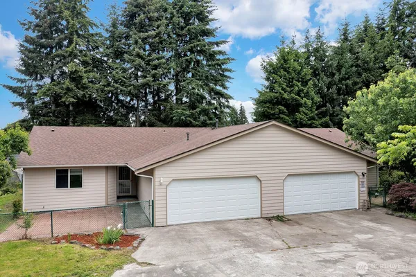 $749,950 | 8115-8117 109th Street East, Unit 8117, Puyallup, WA 98373