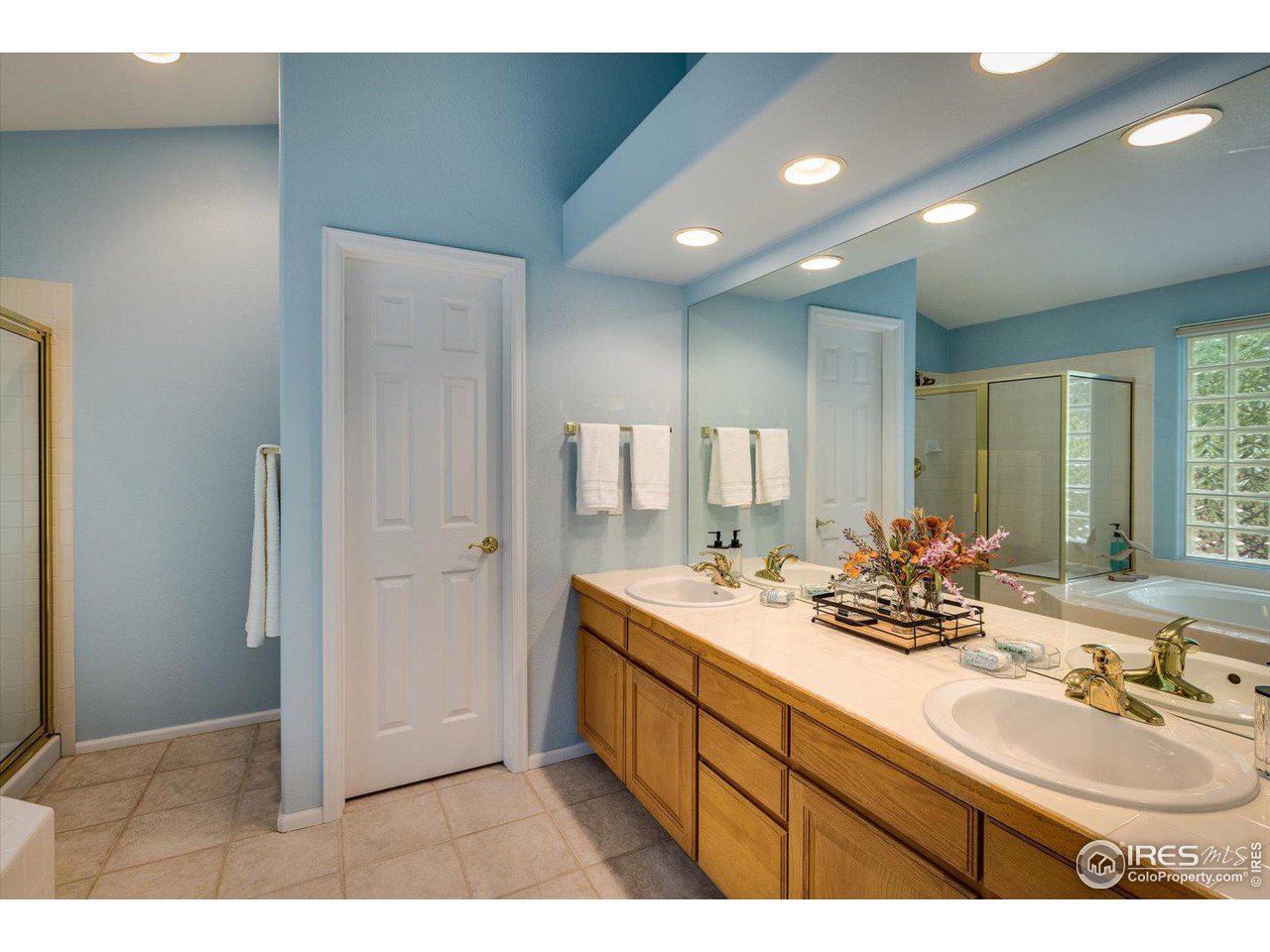 2740 Prairie Ridge Court Lafayette, CO 80026 - Photo 13 of 40 5 Piece Bath and Walk In Closet