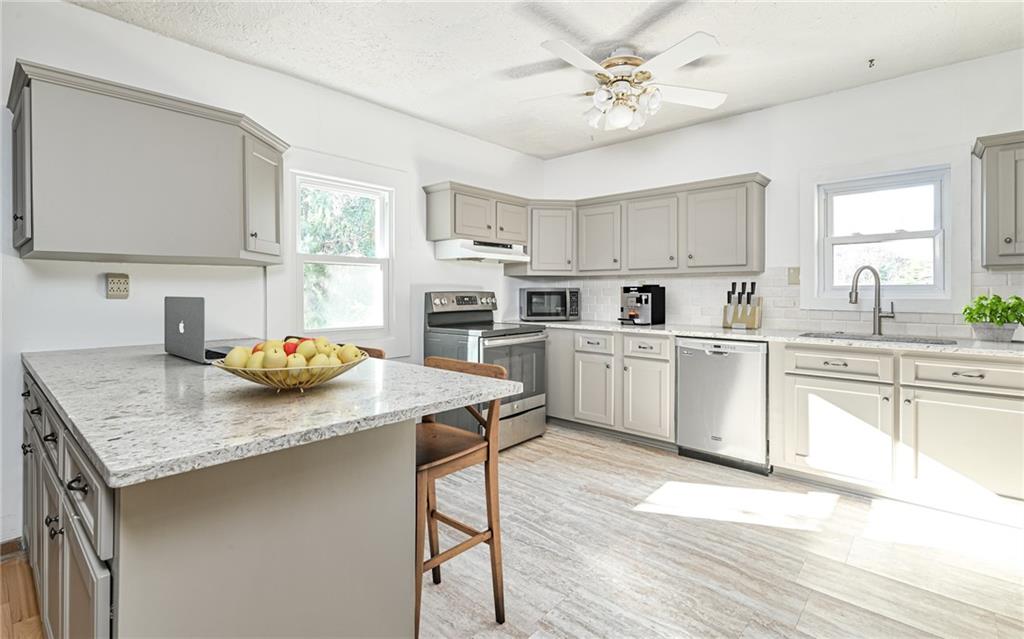 917 Geyer Road Pittsburgh, PA 15209 - Photo 4 of 25 Gallery Image 4