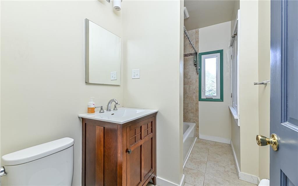 917 Geyer Road Pittsburgh, PA 15209 - Photo 7 of 25 Gallery Image 7