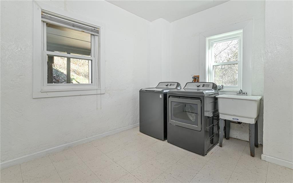 917 Geyer Road Pittsburgh, PA 15209 - Photo 8 of 25 Gallery Image 8
