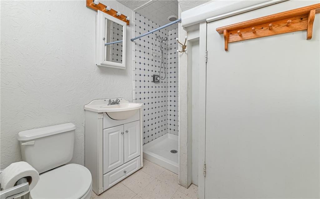 917 Geyer Road Pittsburgh, PA 15209 - Photo 9 of 25 Gallery Image 9