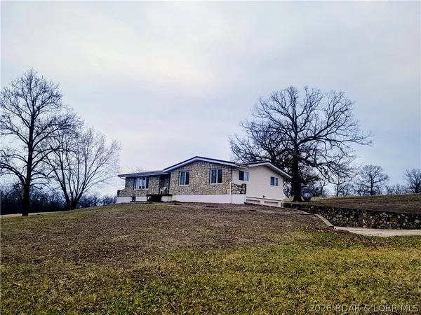 $595,000 | Undisclosed Address, Versailles, MO 65084