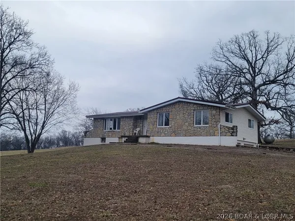 $595,000 | Undisclosed Address, Versailles, MO 65084