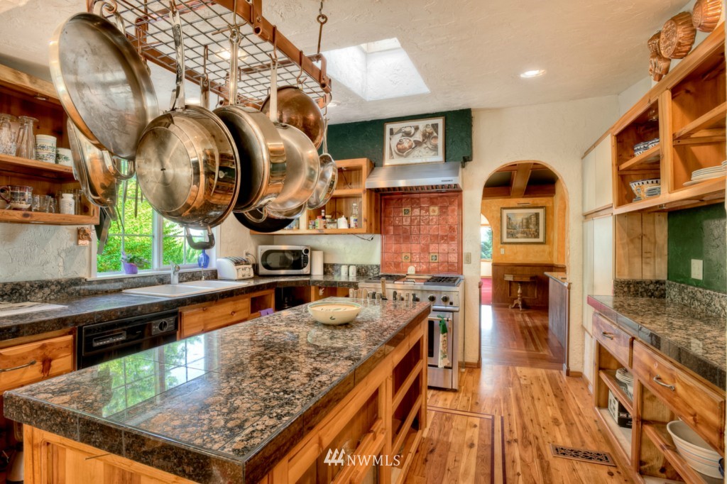17331 Sylvester Road Southwest Burien, WA 98166 - Photo 8 of 12 Gallery Image 8
