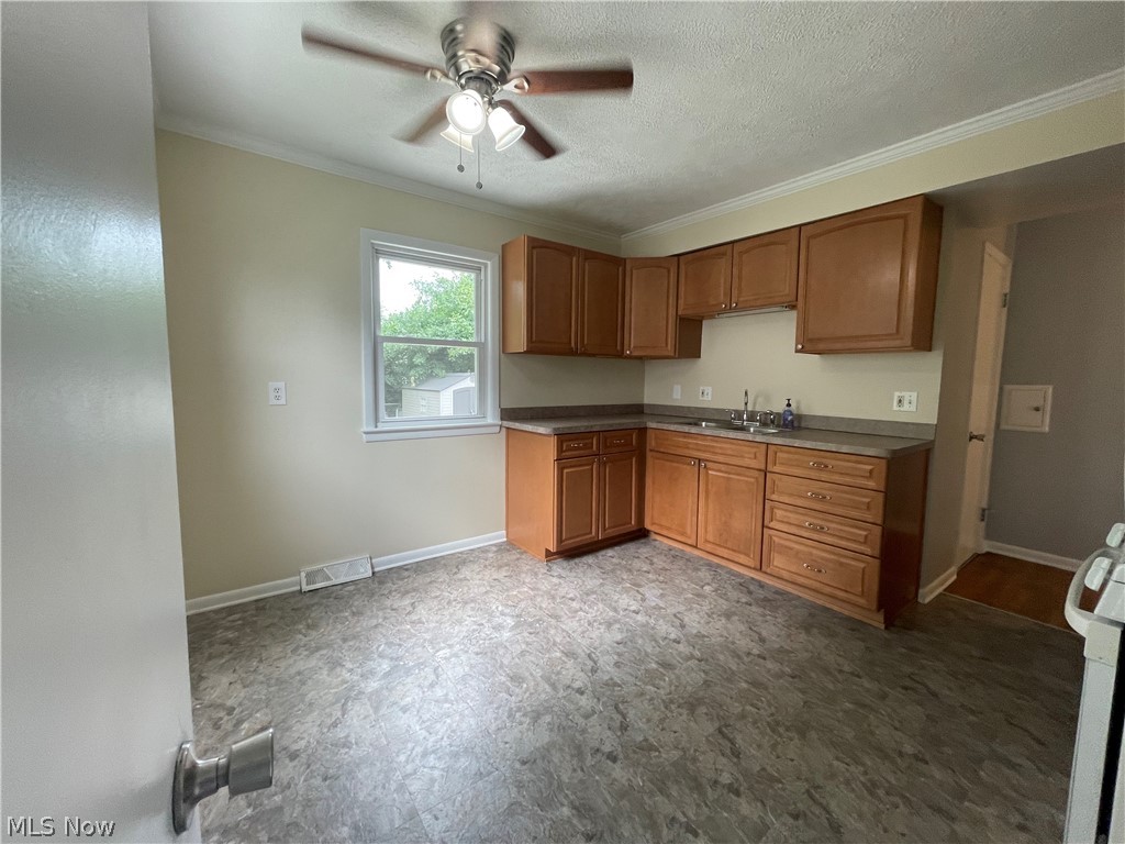 29317 Oakdale Road Willowick, OH 44095 - Photo 5 of 33