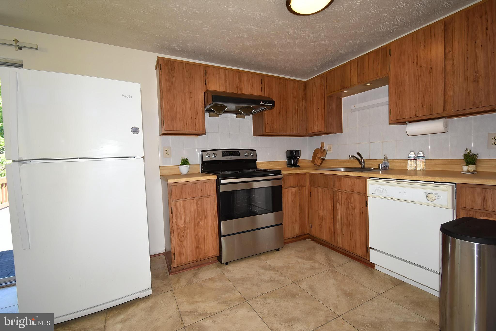 8404 Lucerne Road Randallstown, MD 21133 - Photo 18 of 39 Kitchen