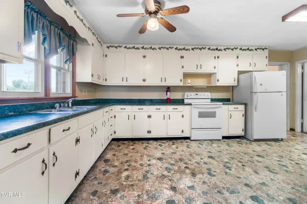 $159,000 | 13390 Glenbrook Avenue, Meadowview, VA 24361