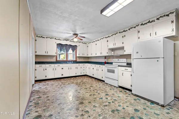 $159,000 | 13390 Glenbrook Avenue, Meadowview, VA 24361