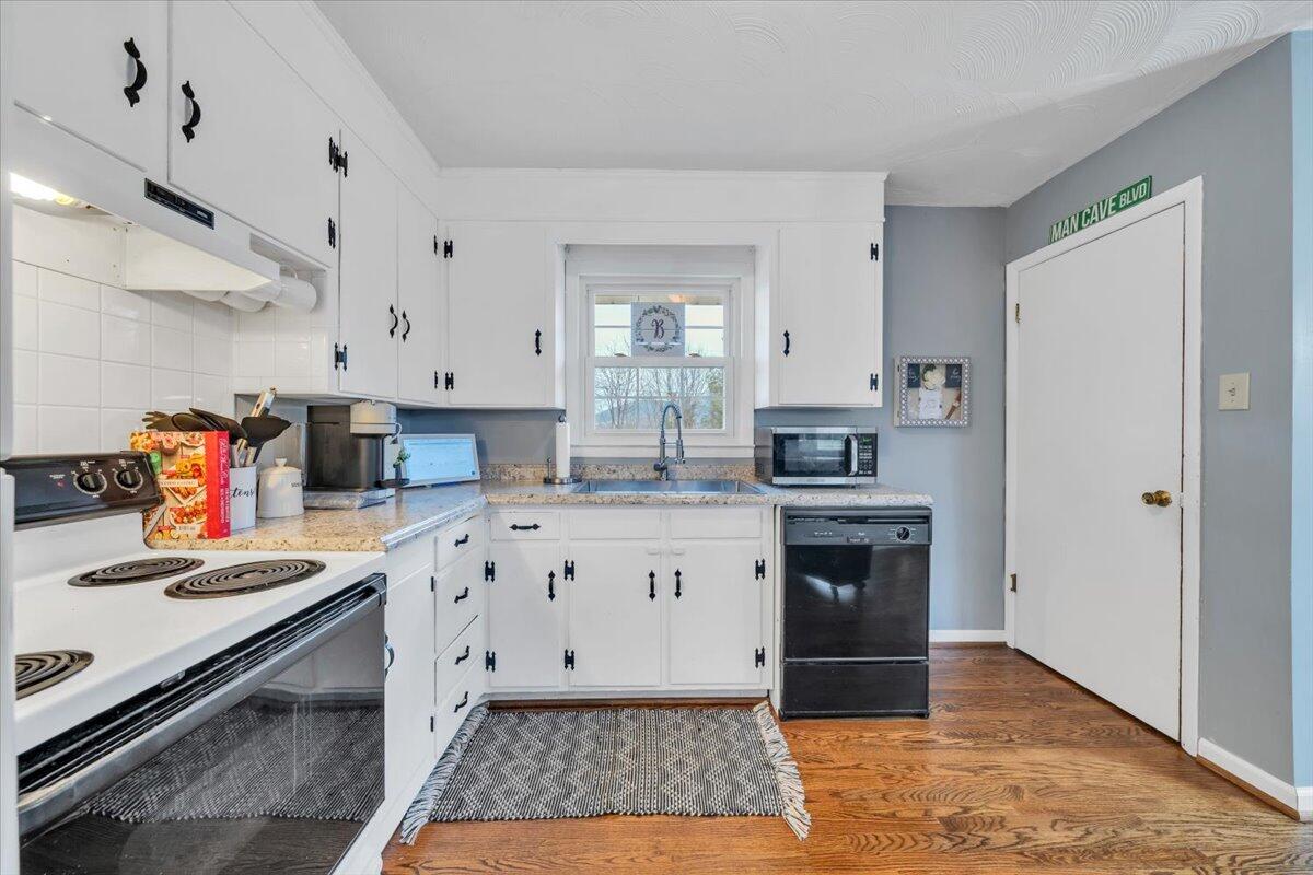 5907 Darby Road Roanoke, VA 24012 - Photo 11 of 41 11-MIB02172