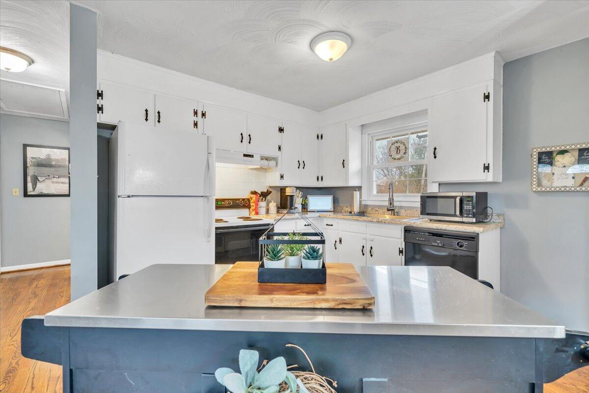 5907 Darby Road Roanoke, VA 24012 - Photo 8 of 41 08-MIB02166
