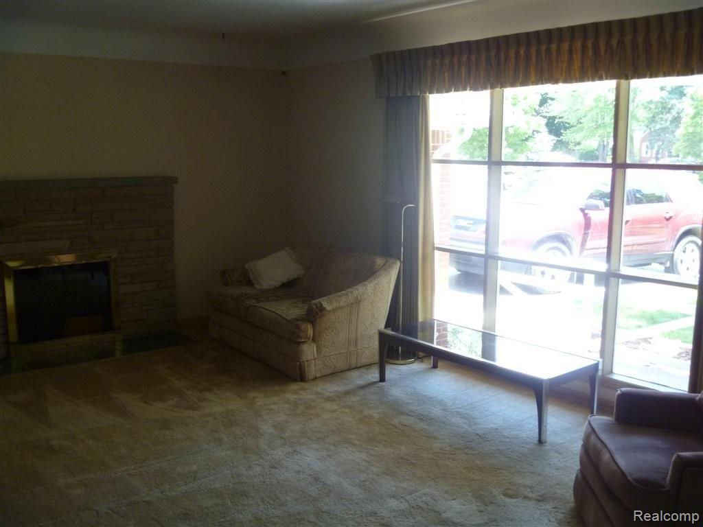 215 William Road Rochester, MI 48307 - Photo 4 of 20 photo3.jpg.JPG