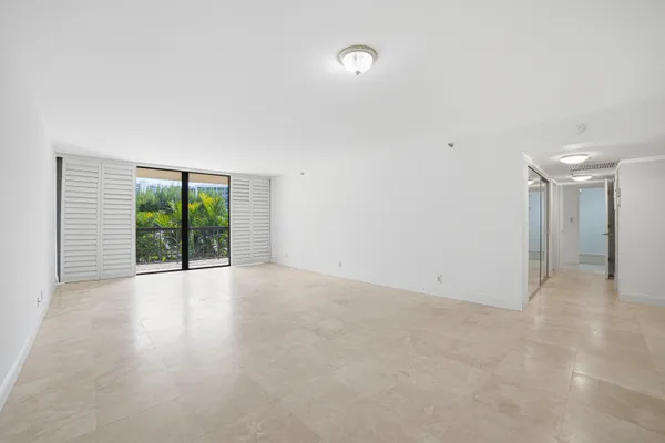 $4,250 | 4740 South Ocean Boulevard, Unit 315A, Highland Beach, FL 33487