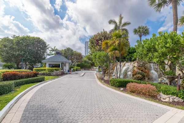 $4,250 | 4740 South Ocean Boulevard, Unit 315A, Highland Beach, FL 33487