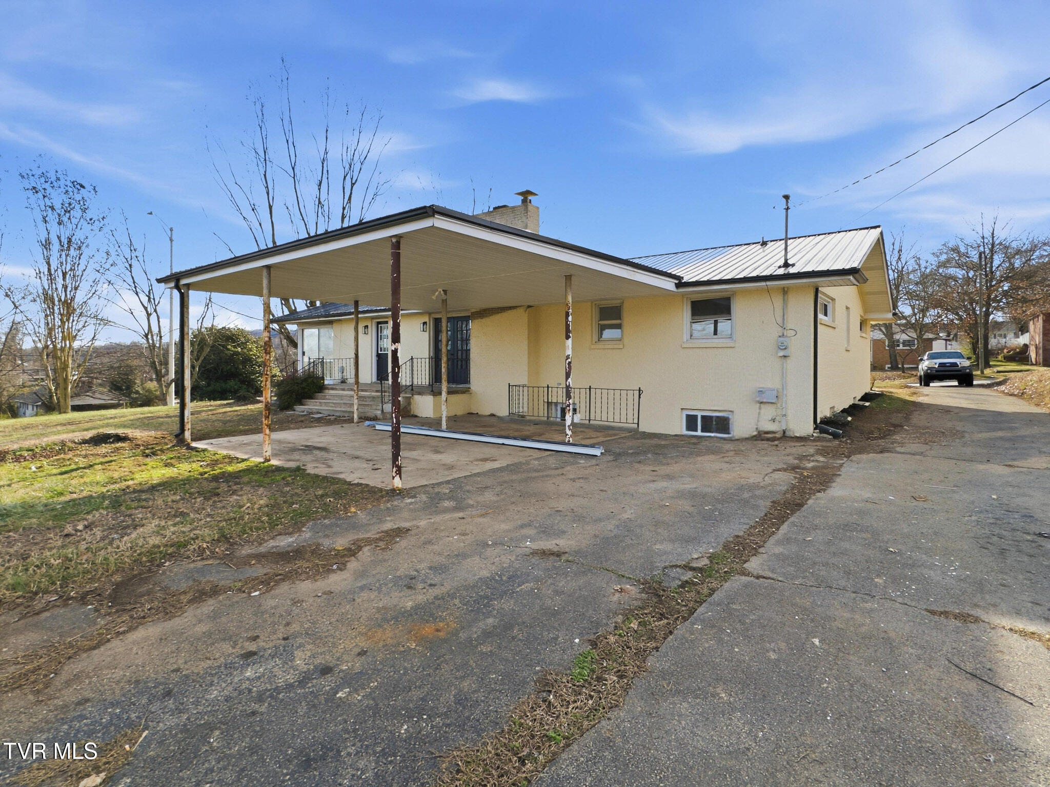 813 Morison Avenue Kingsport, TN 37660 - Photo 6 of 38 IMG_6717_autoremove_11727407