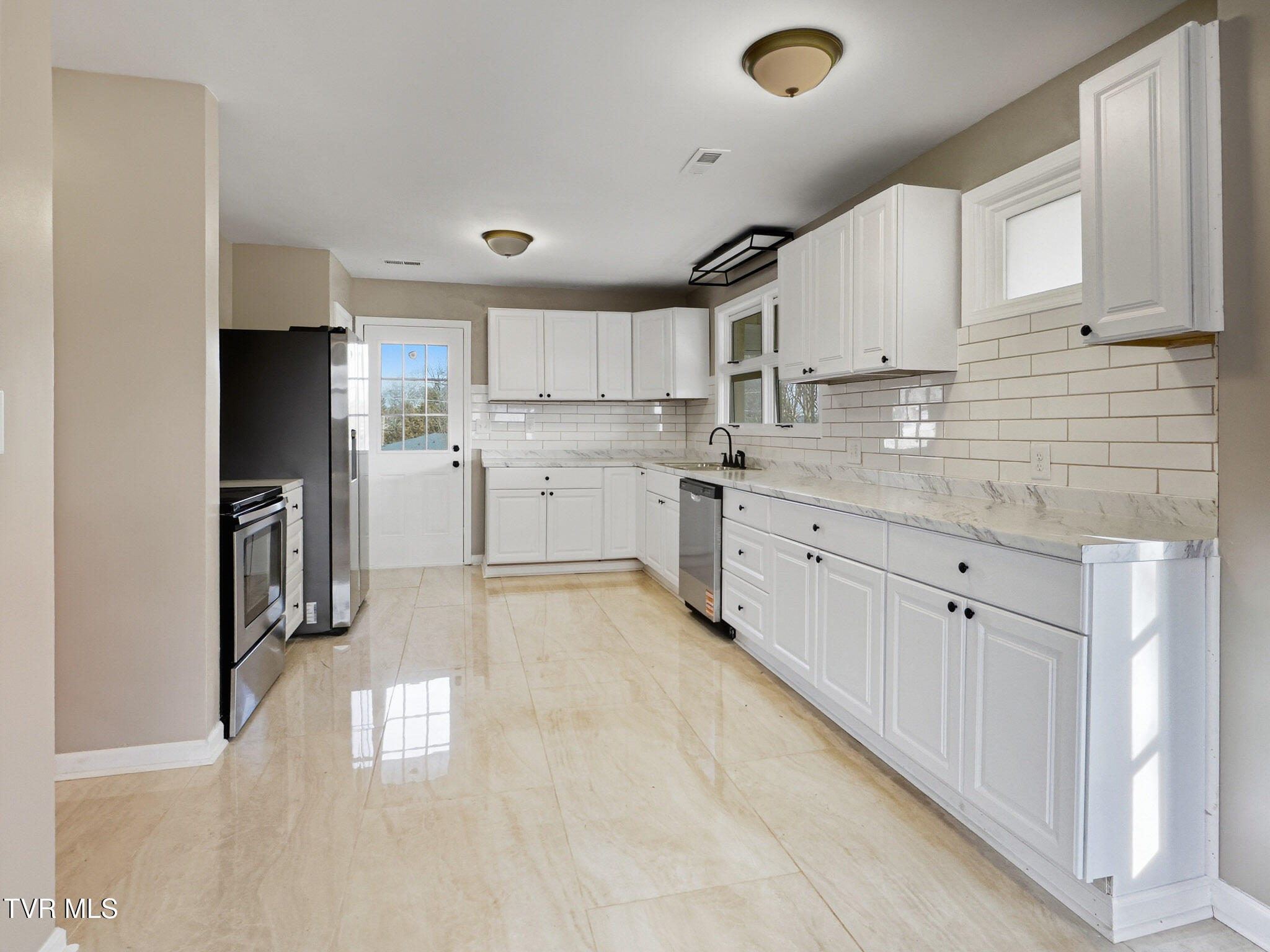 813 Morison Avenue Kingsport, TN 37660 - Photo 9 of 38 IMG_6721