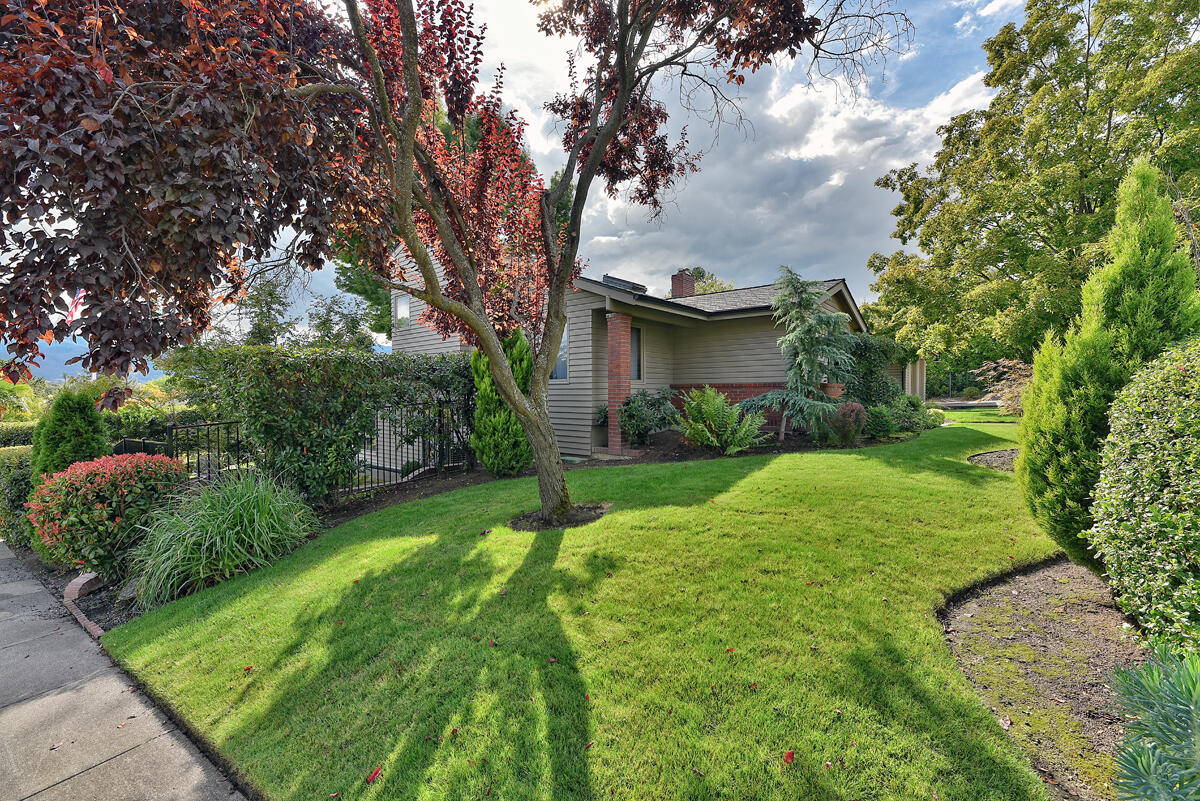 2798 Yvonne Road Medford, OR 97504 - Photo 37 of 47 33