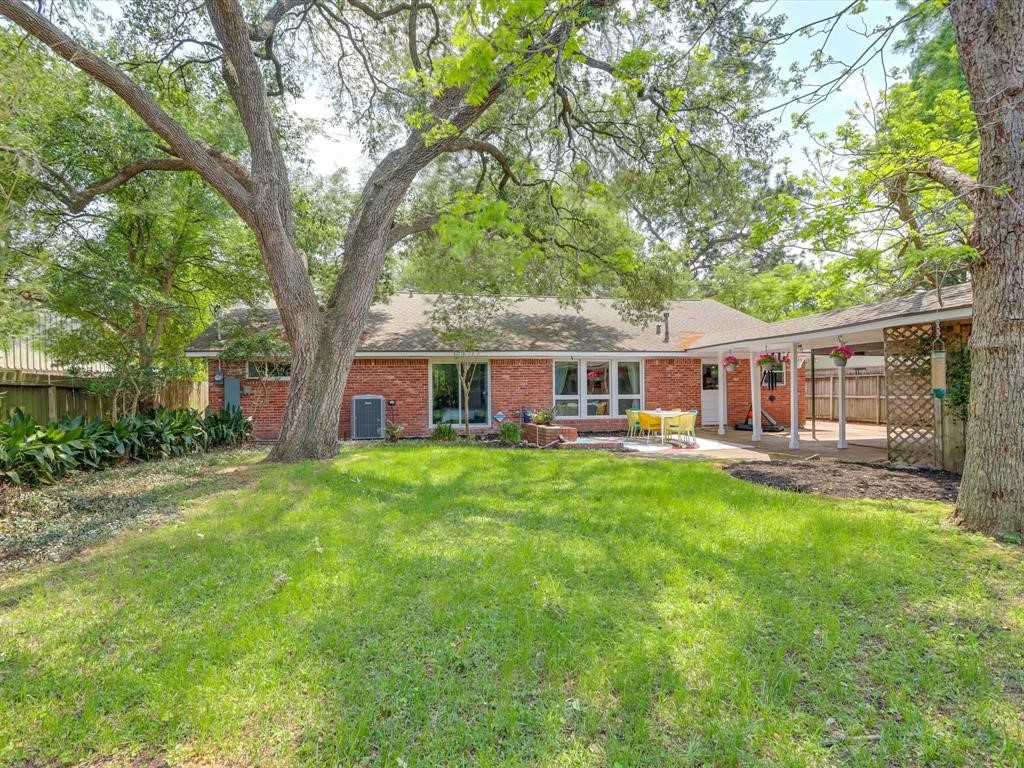 5630 Edith Street Houston, TX 77081 - Photo 29 of 30 Nice yard.